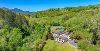 Vendita di un elegante agriturismo in Toscana, Massa