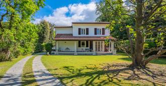 Villa in vendita al mare a Massa