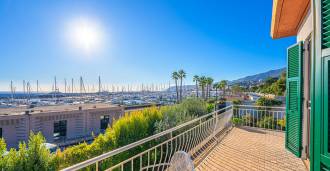 Villa elegante fronte mare a Sanremo in affitto