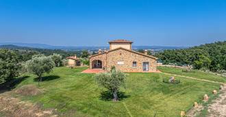 Vendita di una residenza privata con splendide viste sulla Toscana