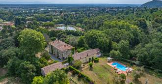 Villa con vigneti a Lucca in vendita