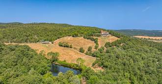 Castello con complesso equestre e tenuta in vendita in Toscana