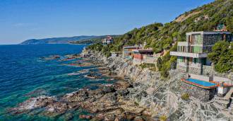 Villa prestigiosa con piscina sul lungomare di Castiglioncello in vendita