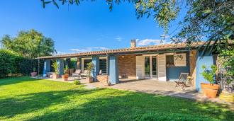 Terreno di una villa con piscina vicino al mare di Pescia Romana