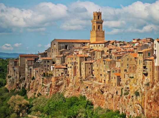 Pitigliano - una celestiale città fantasma italiana nel sud della Toscana 2021